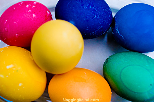 tif2ees bayd - Cracking Eggs on Easter